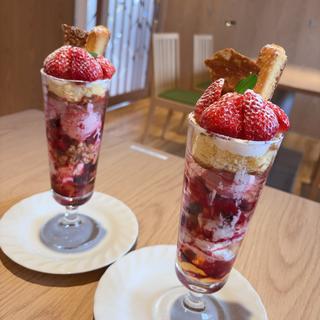 ベリーパフェ