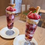 ベリーパフェ(メイプルカフェ)