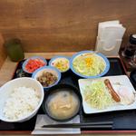 ソーセージエッグ定食　ミニ牛皿　朝得生野菜(松屋 足立保塚店 )