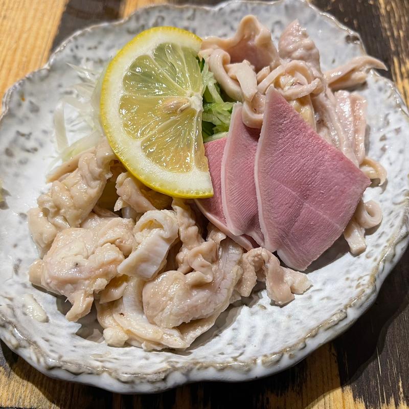 モツ刺し三点盛り(初代吉田 門前仲町店)