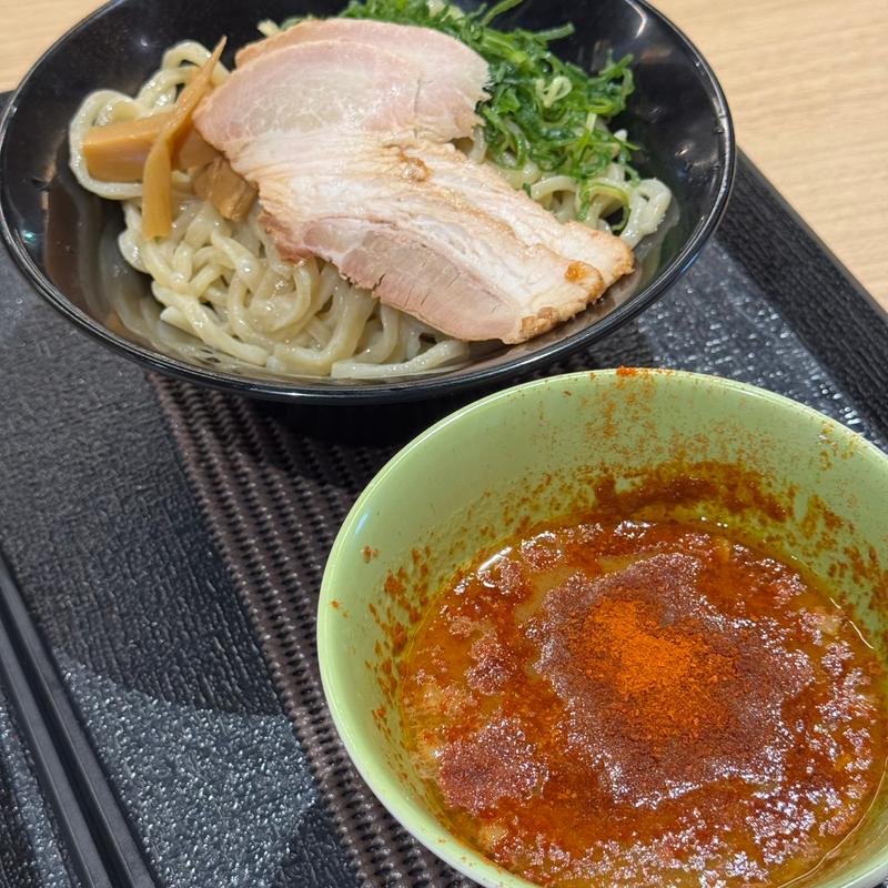 濃厚つけ麺レッド(温泉バルコニー キング&クィーン)