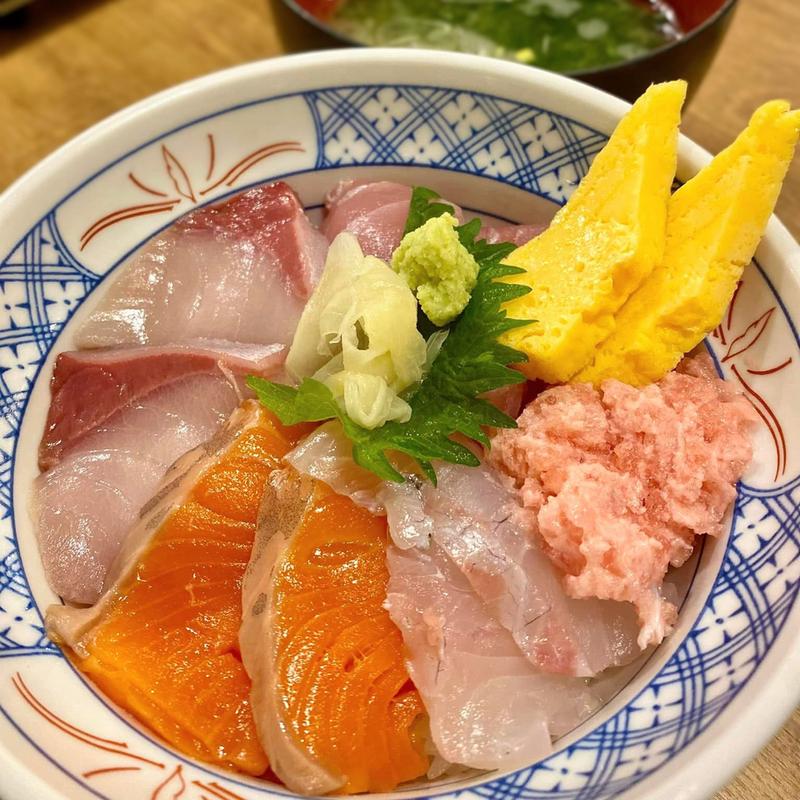 磯丸5色丼(磯丸水産 祖師ヶ谷大蔵駅前店)