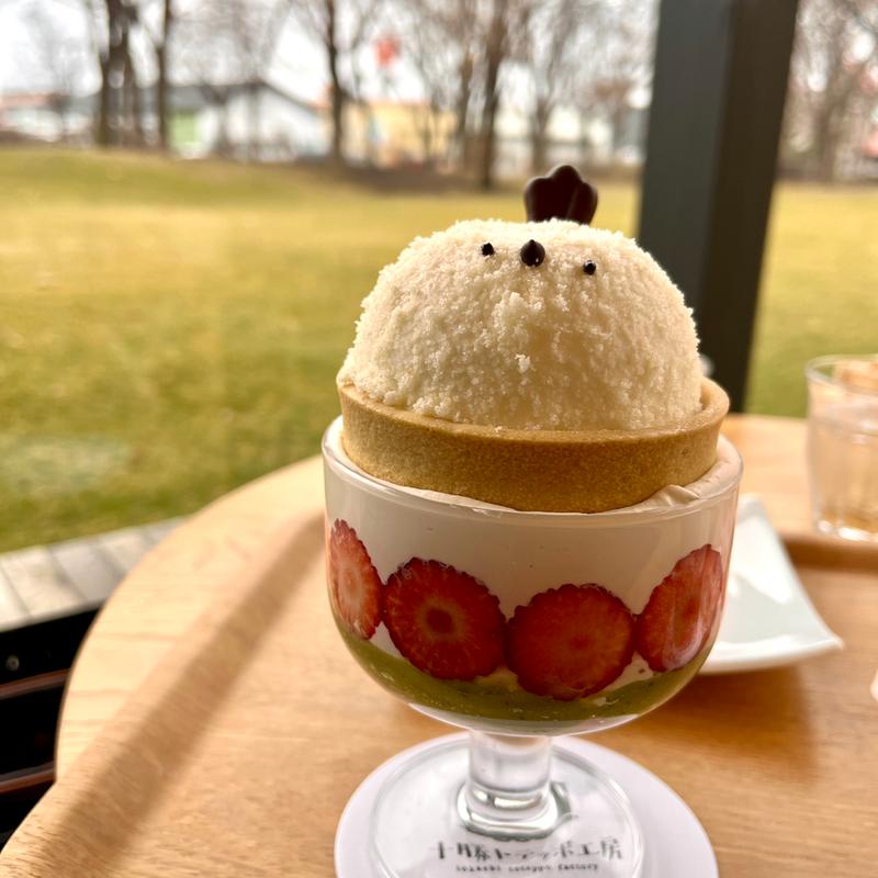 シマエナガパフェ(十勝トテッポ工房)