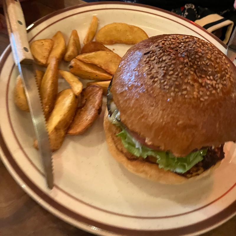 ベーコンチーズエッグバーガー(CRITTERS BURGER)