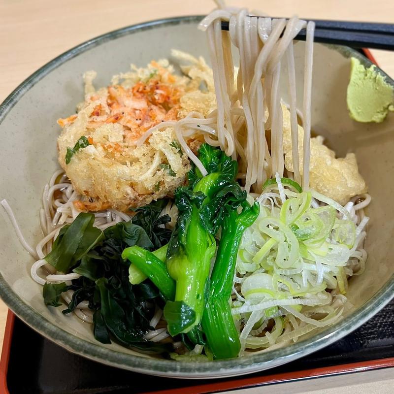 生桜海老のミニかき揚げ天とレンコダイ天 菜の花添え(名代 箱根そば 祖師谷大蔵店)