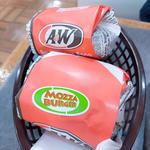チーズバーガー(Ａ＆Ｗ 名護店 （エイアンドダブリュ）)