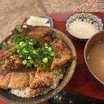 豚丼(桃あか)
