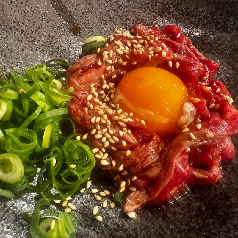 炙りユッケ(炭火焼肉 翠)