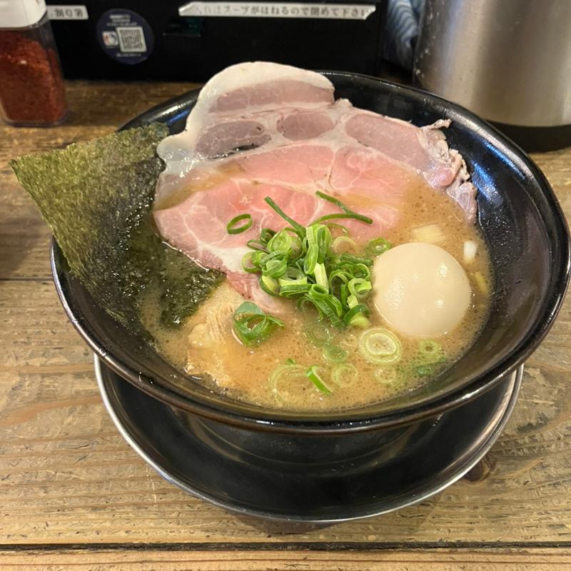 味玉豚骨らーめん(進化驀進 京町堀本店)