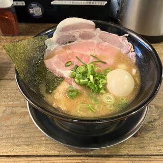 味玉豚骨らーめん(進化驀進 京町堀本店)
