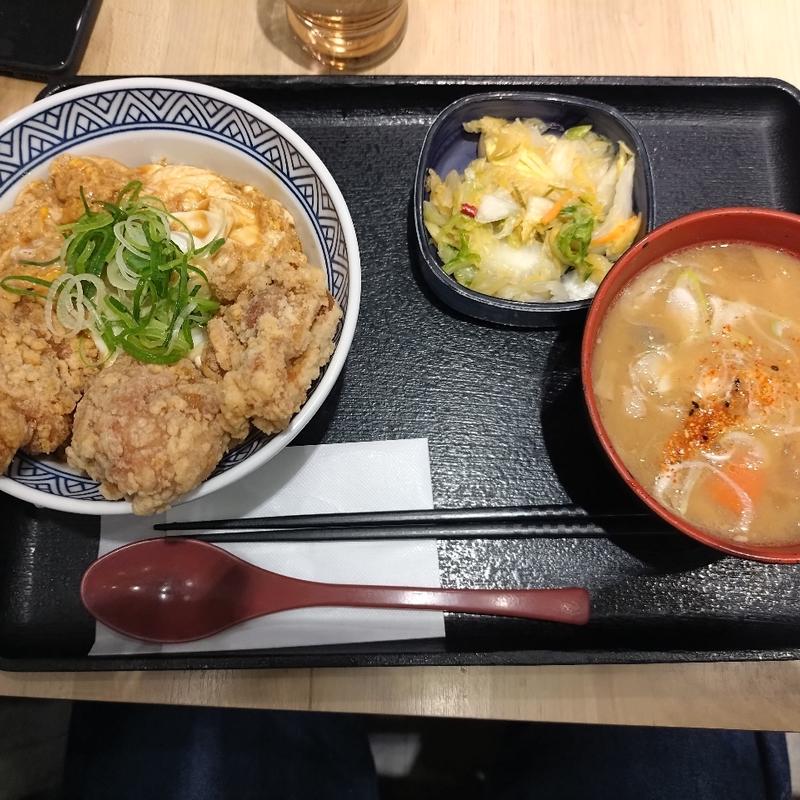 から揚げ親子丼　お新香　豚汁(吉野家 大井町駅西口店 )