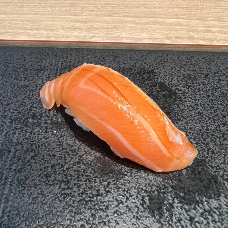 宍粟サーモンの握り(鮓 くおん)