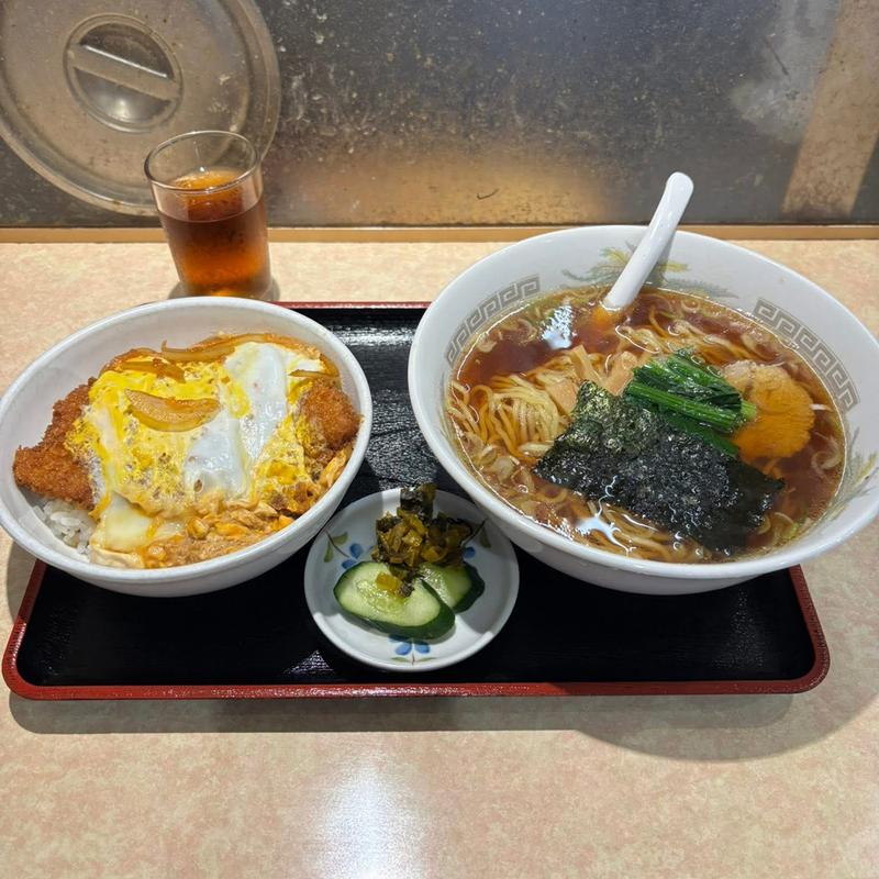 ラーメン カツ丼付き(香新 )