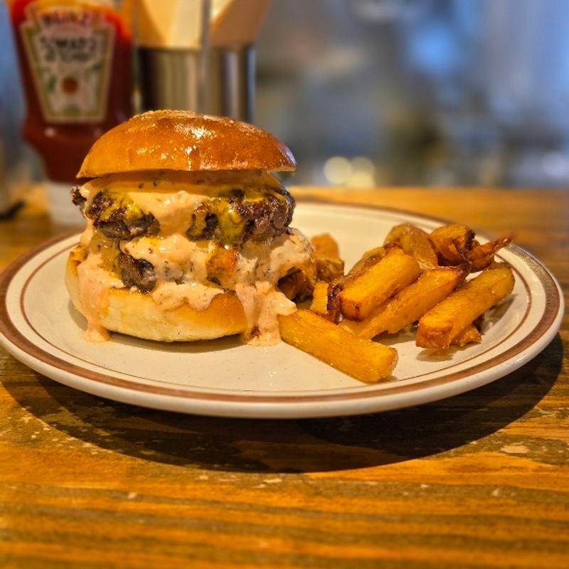 ダブルダブル(Hyoe's Burgers+Fries)