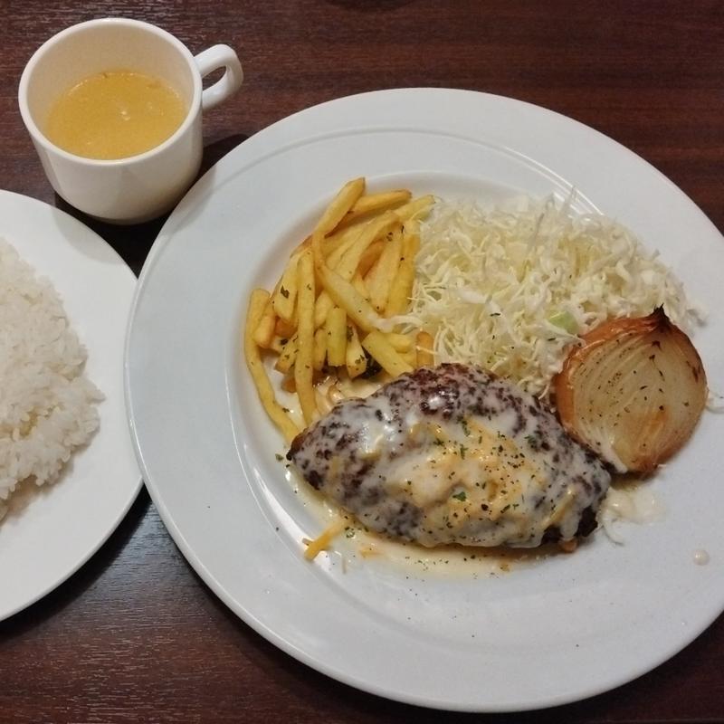 チーズフォンデュハンバーグ(ライス/スープ/オニオンロースト付)(旅する子ブタ 東京駅グランルーフフロント店)