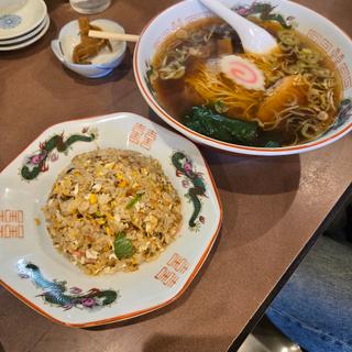 ラーメン　半チャーハンセット(泰鵬 本店)