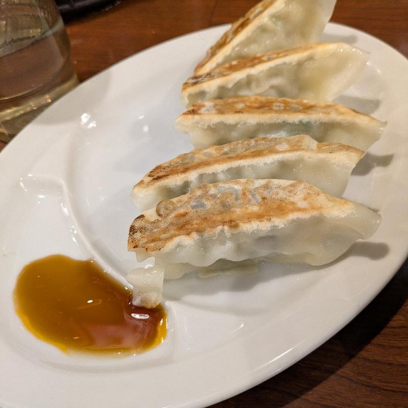 ギョーザ(横濱家系ラーメン あかね家)