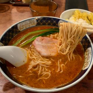 担々麺中辛麺カタ(はしご 本店)