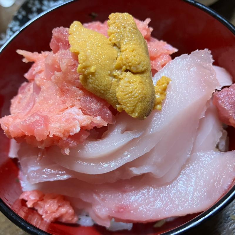 三色丼(おとと)