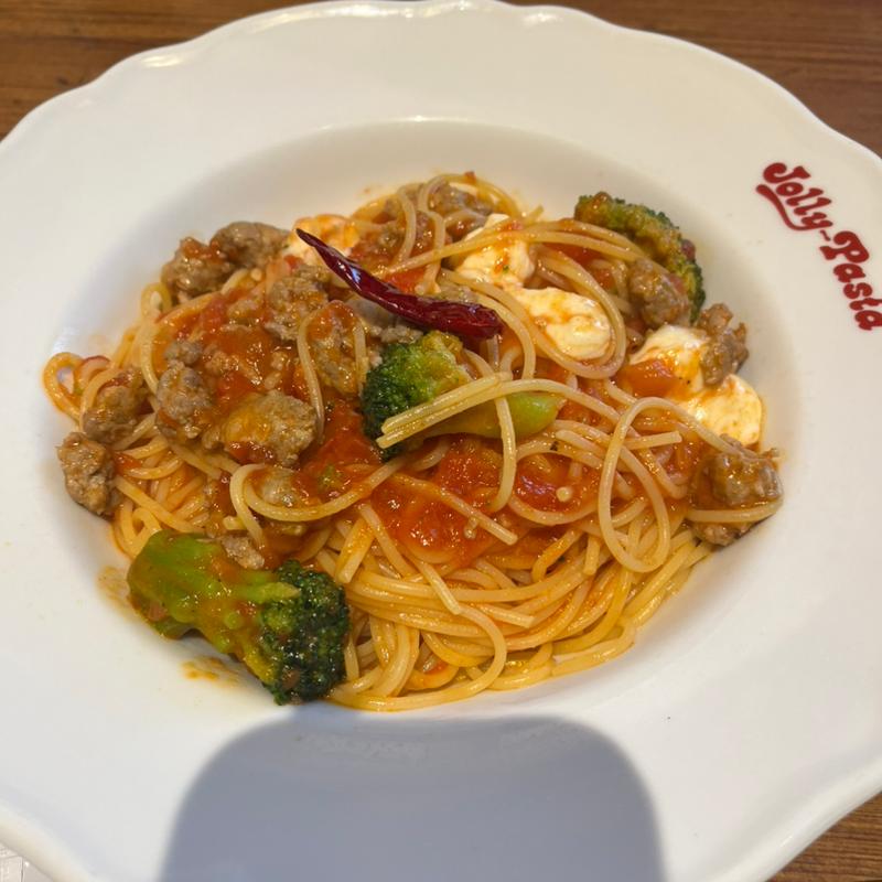 イタリアンソーセージとフレッシュモッツァレラの辛口トマトソース（大盛）(ジョリーパスタ　福岡中尾店)
