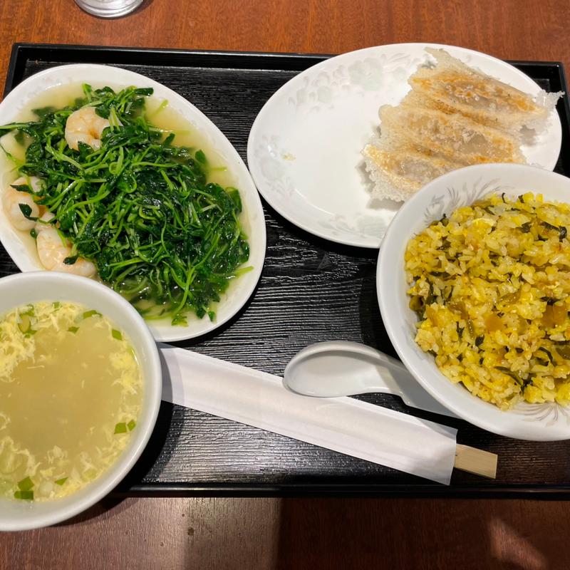 黒胡椒焼餃子と海老と豆苗炒め定食(パオ愛宕店)