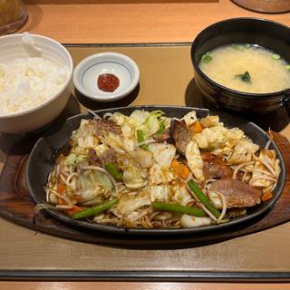 たっぷり野菜の豚ハラミ炒め定食(やよい軒 四条烏丸店 )