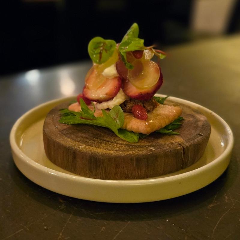 ・ドライイチヂクとイチゴとマスカットとピオーネとマスカルポーネのプティフール(和食バル タケイチ （和食BAL Takeichi）)