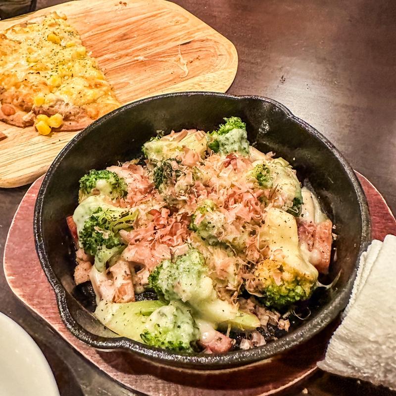 ブロッコリーとベーコンのチーズ焼き(ピクシー)