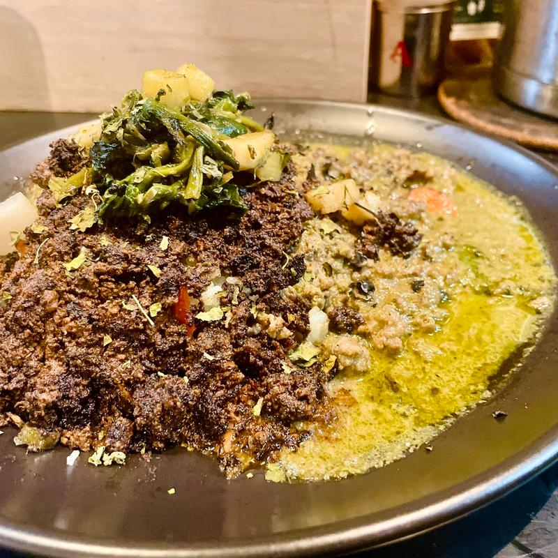 本日のカレー2種(アマゾネスブッチャー)