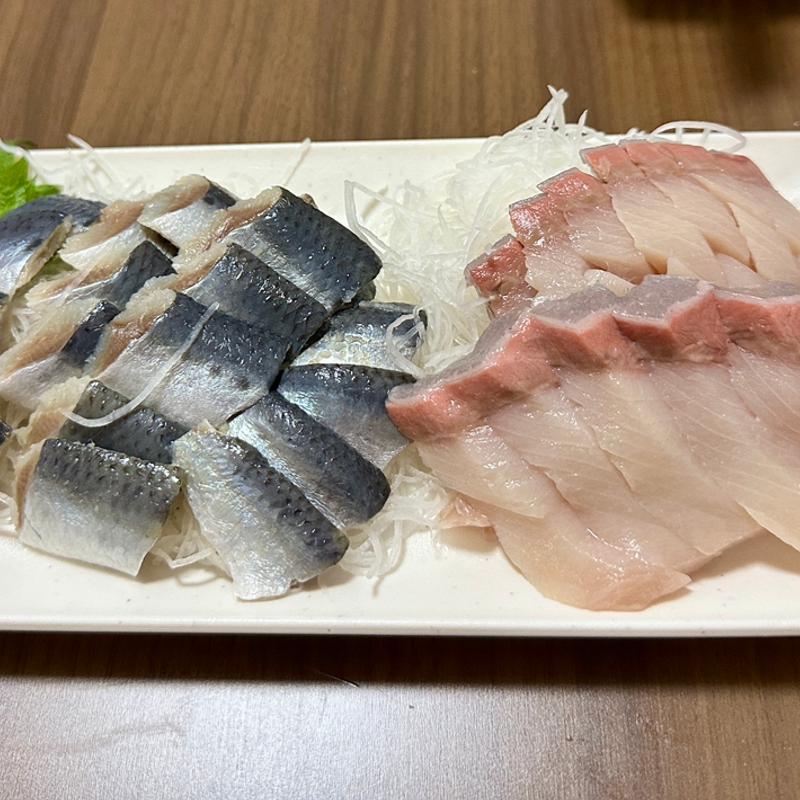 刺身盛り合わせ(ぶり、酢〆いわし)(ベルクス 東墨田店)