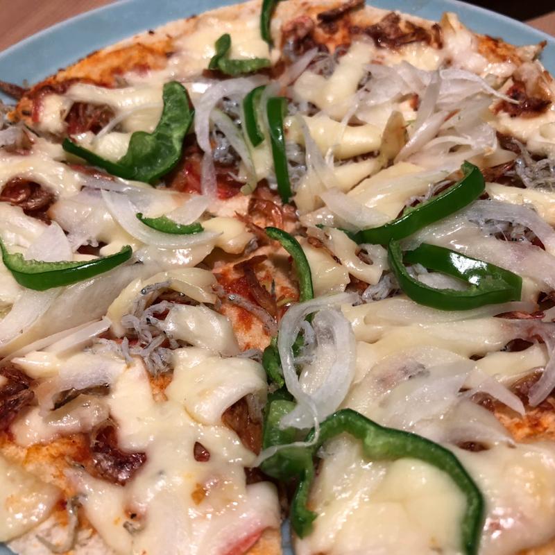 季節限定メニュー、桜海老としらすのピザ(博多ちょうすけ 中目黒店)