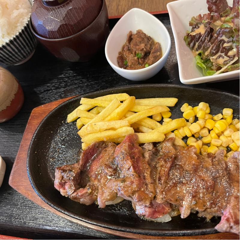 熟成赤身牛肉レギュラー焦がしニンニク醤油定食(ステーキ&ハンバーグ 前田亭)