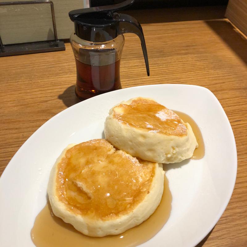 "むさしの森珈琲特製"ふわっとろパンケーキ（蜂蜜入りメイプルシロップ添え）(むさしの森珈琲 流山おおたかの森店)