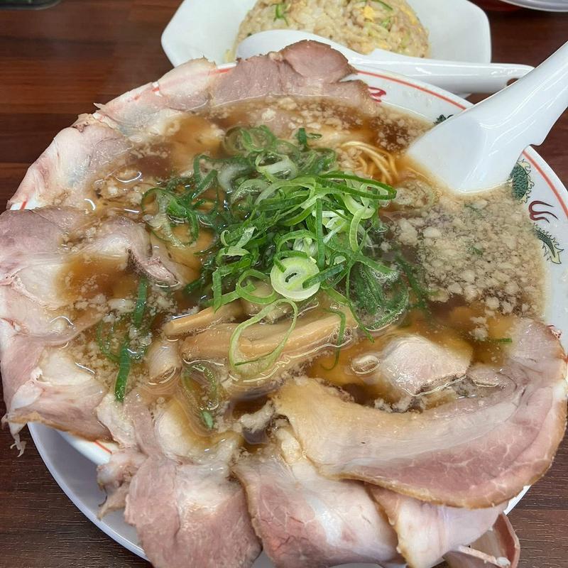 京都背脂醤油肉入りラーメン(京都北白川ラーメン魁力屋 宮前店)