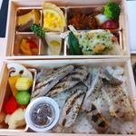 牛肉の煮込みと豚ロースのグリエの2段弁当
