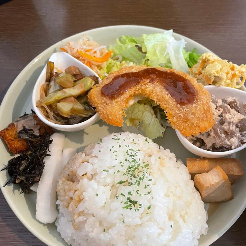 お惣菜プレート(カメイノ食堂)