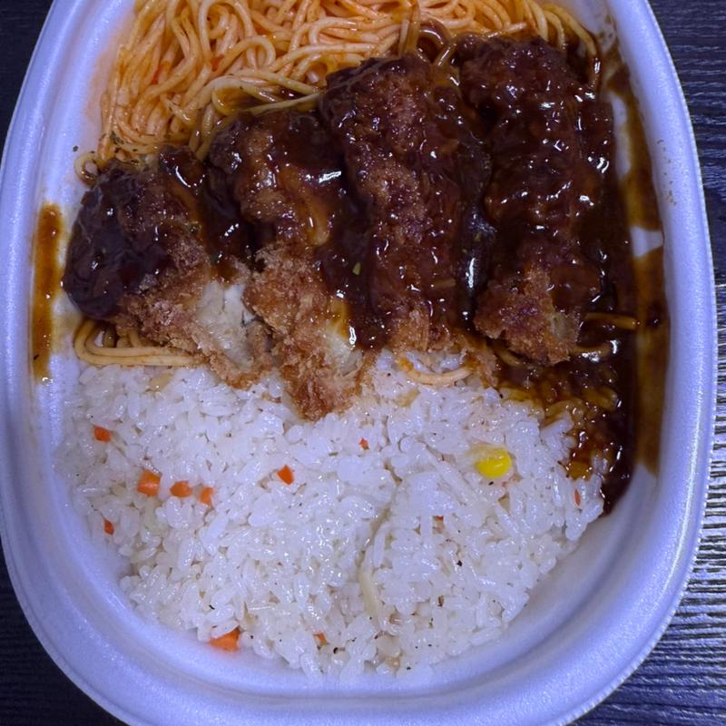 バターピラフ&濃厚デミチキンカツナポリタン(セブン-イレブン 草加瀬崎町店)