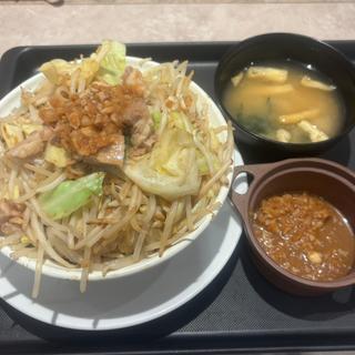 ニンニク野菜マシ大盛牛めし(松屋 中野坂上店)