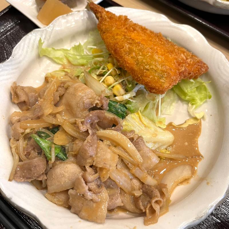 日替わり 春野菜と牛肉のマヨ生姜焼きとアジフライ(絆 旬の肴と和み酒場)