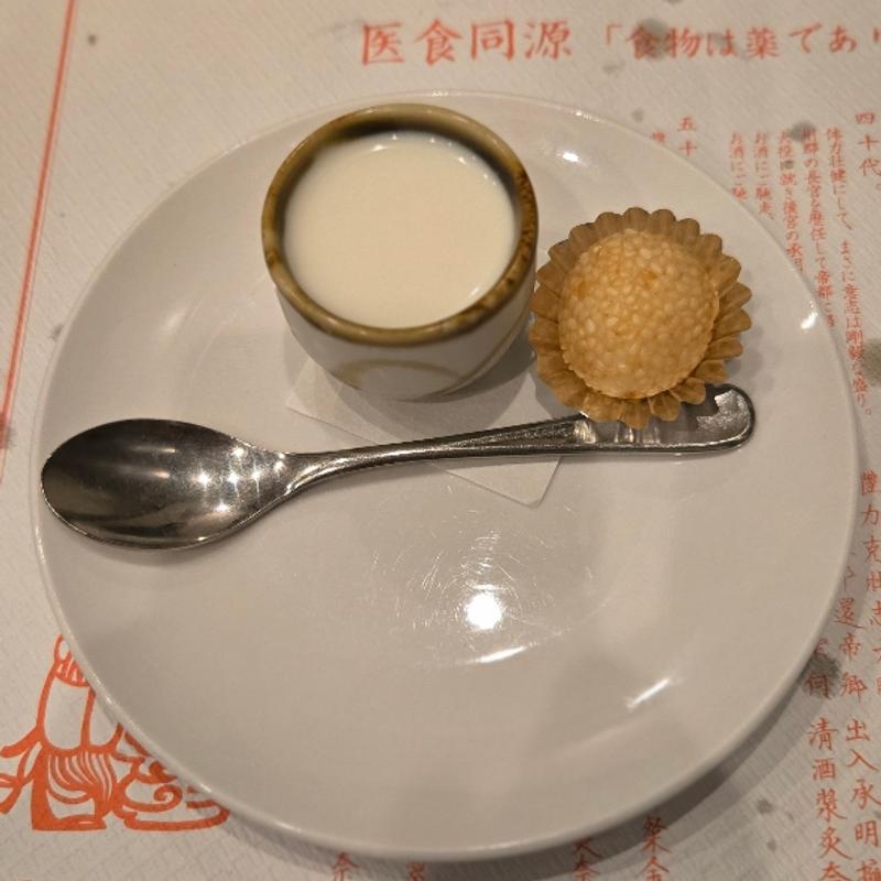 圓石 自家製最強杏仁豆腐(圓石 本店 （えんせき）)