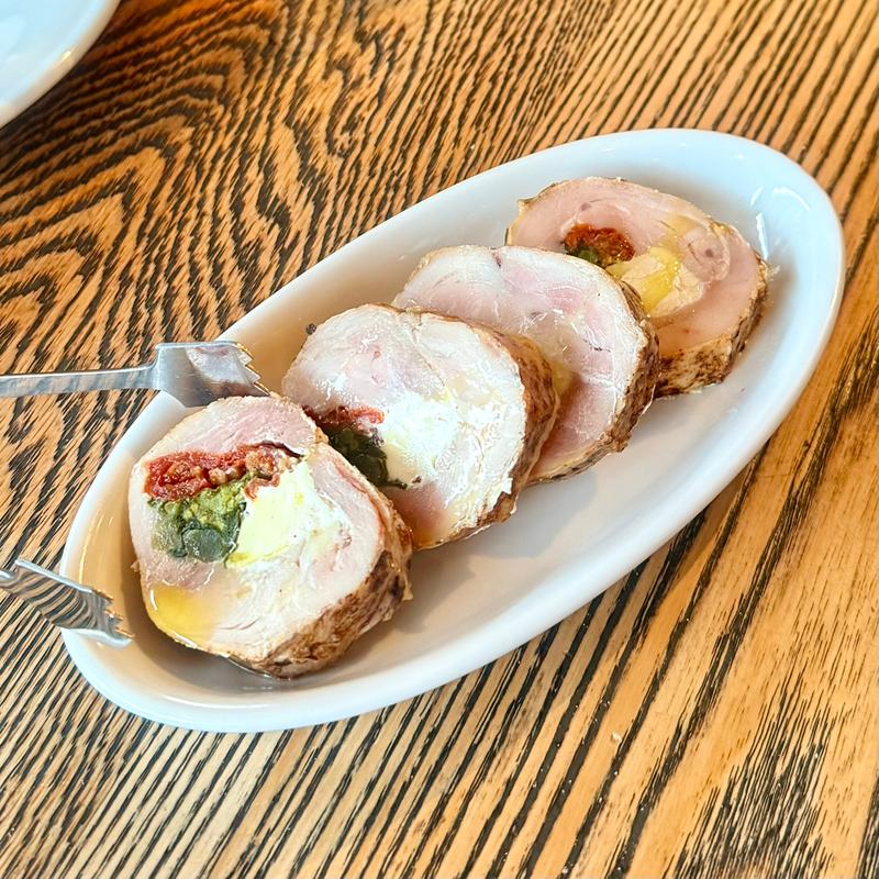 鳥取産大山地鶏のインヴォルテ(Trattoria e Pizzeria MOTHERS)