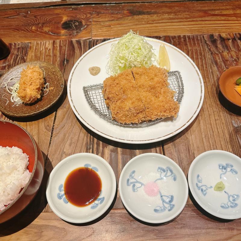 ヒレカツ250g、ご飯、おつけもの、コロッケ塩(かつ好(かつよし))