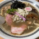 濃厚煮干しラーメン(煮干しのビリー)
