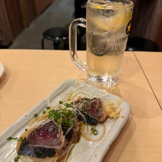 かつおのたたき(居酒屋 もつ焼角吉 梅島駅前店)