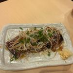 かつおのたたき(居酒屋 もつ焼角吉 梅島駅前店)