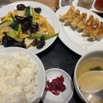 キクラゲ炒め定食：餃子(ラーメン餃子館 小次郎 歌舞伎町店)