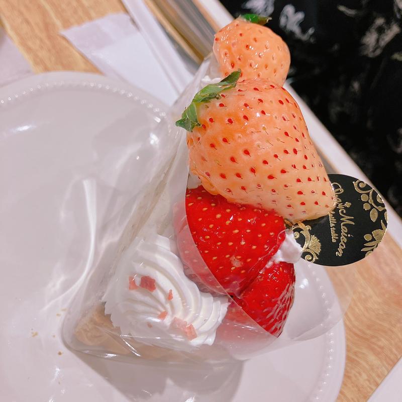 白いちごとあまおうのアールグレイタルト(ラ・メゾン アンソレイユターブル アトレマルヒロ店)