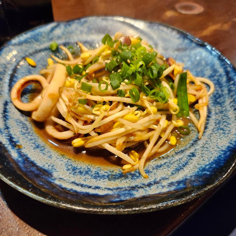 イカともやしのガリバタ醤油(居酒屋くんか)