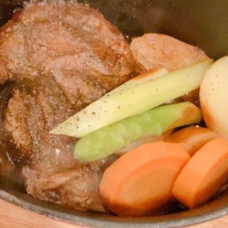 牛モモ肉の赤ワイン煮