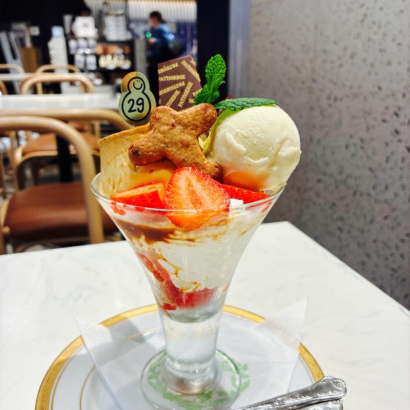 エアプレーンプリンパフェ(丸福珈琲店伊丹空港店)